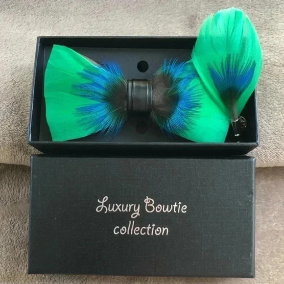 Kelly Green & Blue Luxury Leather Feather Bowtie and Lapel Pin Set Italy Formal - Picture 4 of 5
